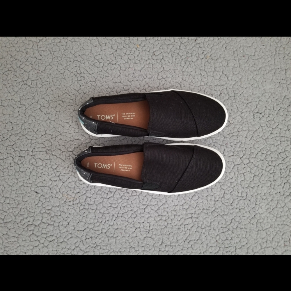🆕 TOMS Canvas Shoes